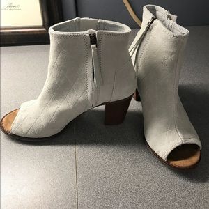 TOMS creme quilted suede peep toe booties